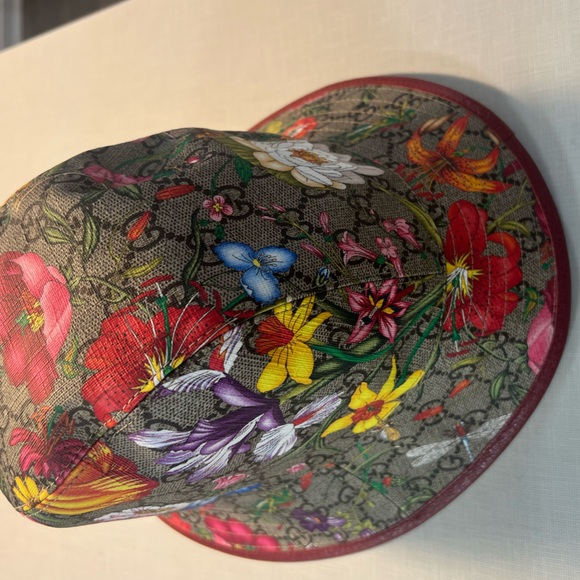 100% authentic Gucci multi color hat size Medium - Picture 2 of 3